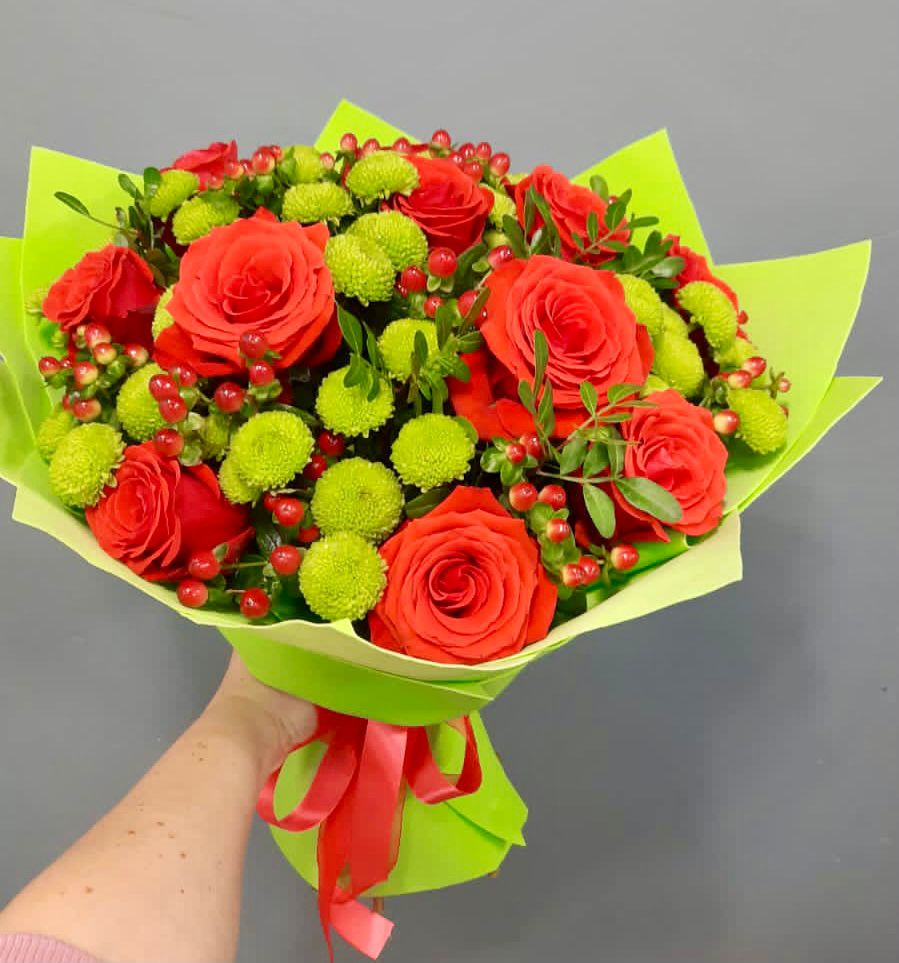 Букет цветов из: Хризантемы и Розы в Холодном