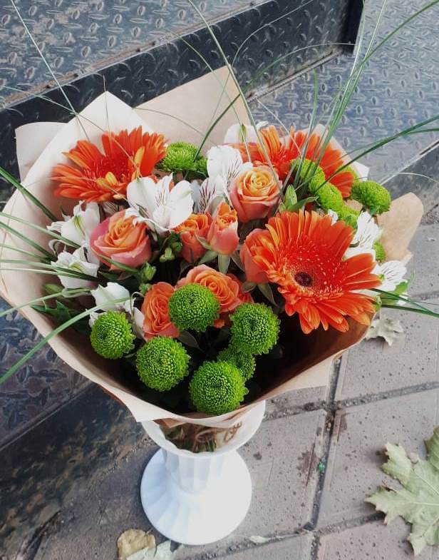 Букет цветов из: Герберы, Хризантемы, Альстромерии и Розы в Холодном