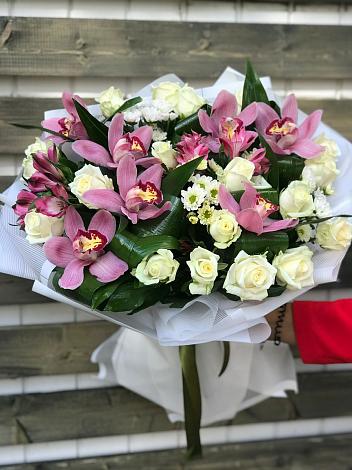 Букет цветов из: Розы и Хризантемы в Холодном