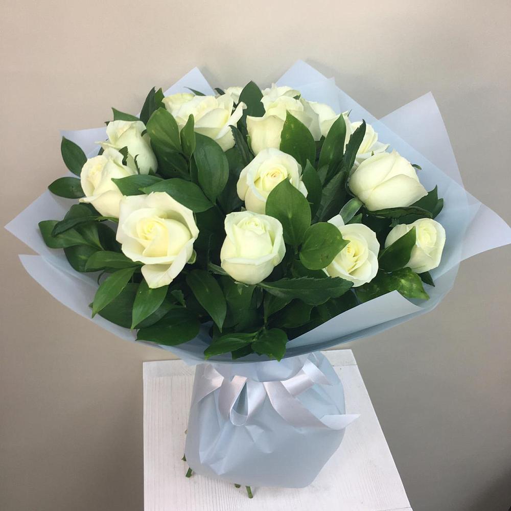 Букет 15 Белых роз Проуд в Холодном