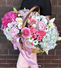 Композиция солнечный день в Холодном Цветочная композиция из Розы, Хризантемы, Пионы и Лизиантусы в корзине в Холодном