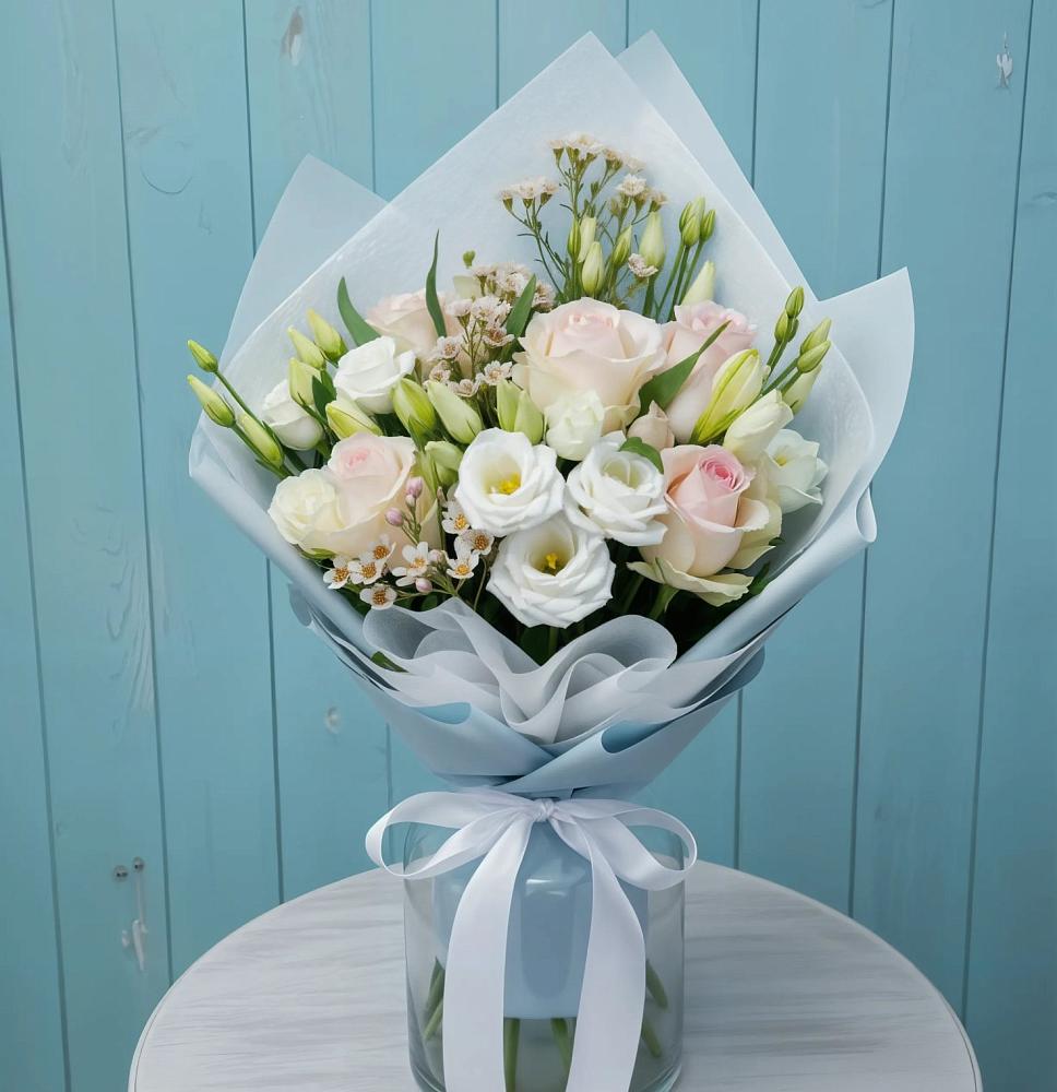 Букет цветов из: Розы и Лизиантусы в Холодном