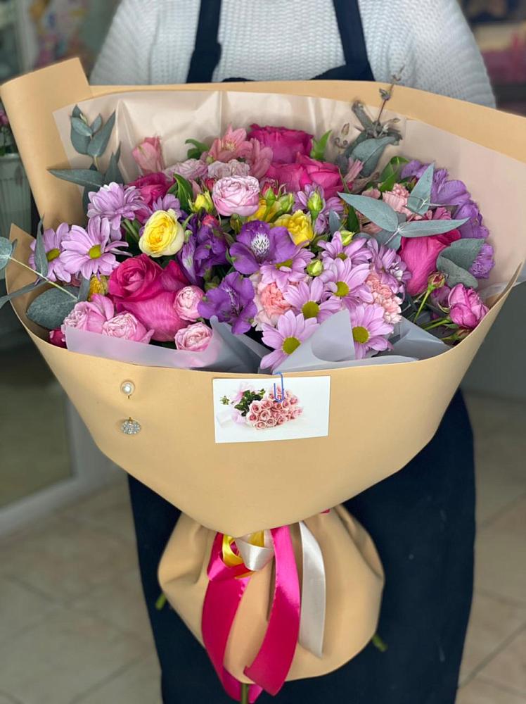 Букет цветов из: Хризантемы, Гвоздики и Альстромерии в Холодном