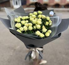 Букет Белые кустовые розы Солинеро в Холодном