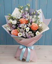 Букет цветов из:  Лизиантусы, Розы, Альстромерии и Гипсофила в Холодном