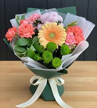 Букет цветов из:  Гвоздики, Розы, Герберы и Хризантемы в Холодном