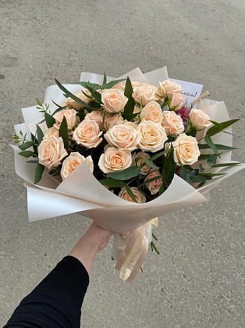 Букет Кремовые розы Латте в Холодном