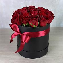 Цветочная композиция из Розы в шляпной коробке в Холодном